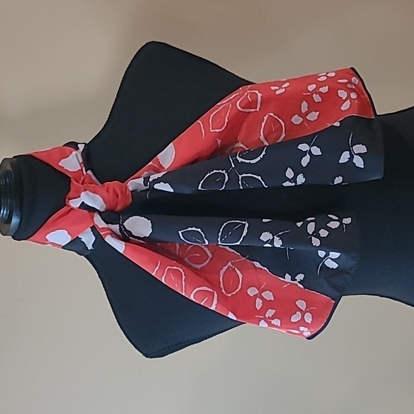 VERA NEUMANN Vintage Oblong Scarf, Leaves Print, Made in Japan - Picture 2 of 10